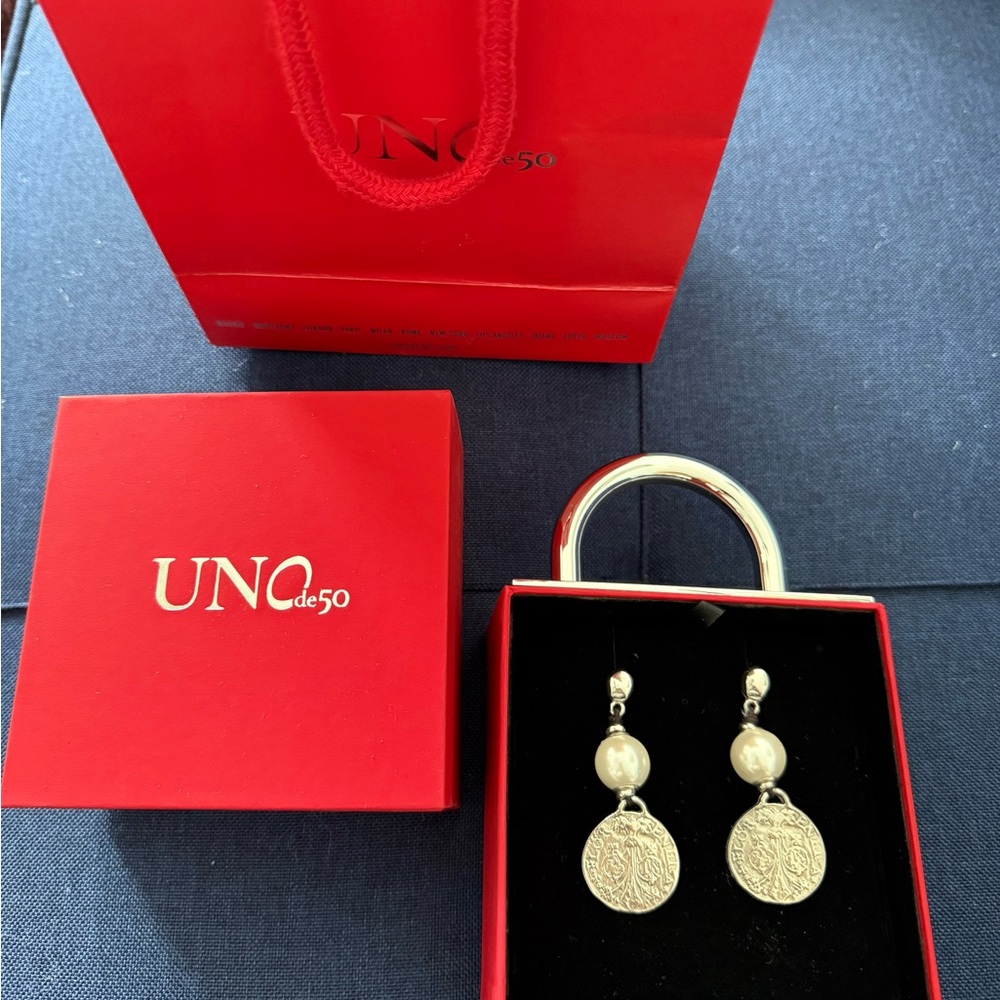 NEW Uno de 50 Alexandria Gold Coin Drop Earrings